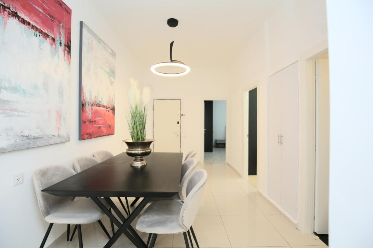 City Center Luxury Apartment In 네타니아 외부 사진