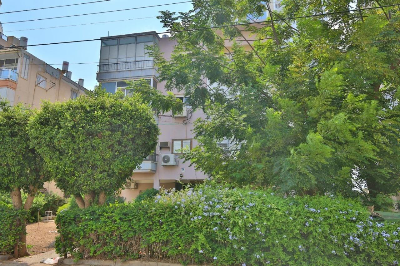 City Center Luxury Apartment In 네타니아 외부 사진